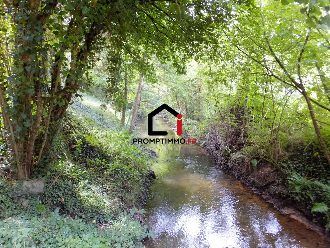 Maison 94 m² à Saint-Bonnet-Troncais  - photo 8