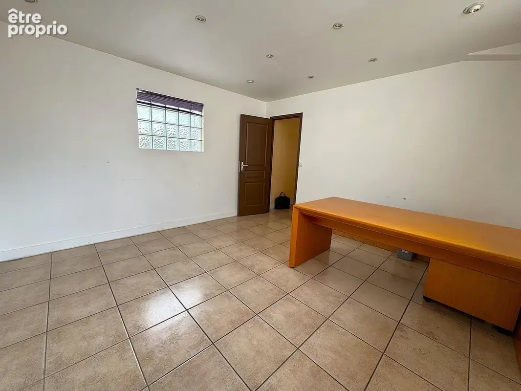 Immeuble de 9 bureaux, potentiel 4500 € par mois, situé idéalement face à la Mairie d'Aulnay-sous-Bois et proc - photo 13