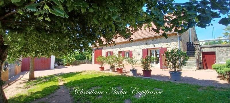 Maison à VENDENESSE-LES-CHAROLLES