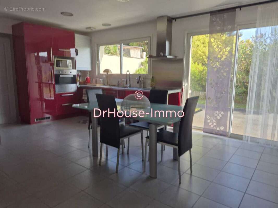Maison 137 m² à Joue-Les-Tours  - photo 3