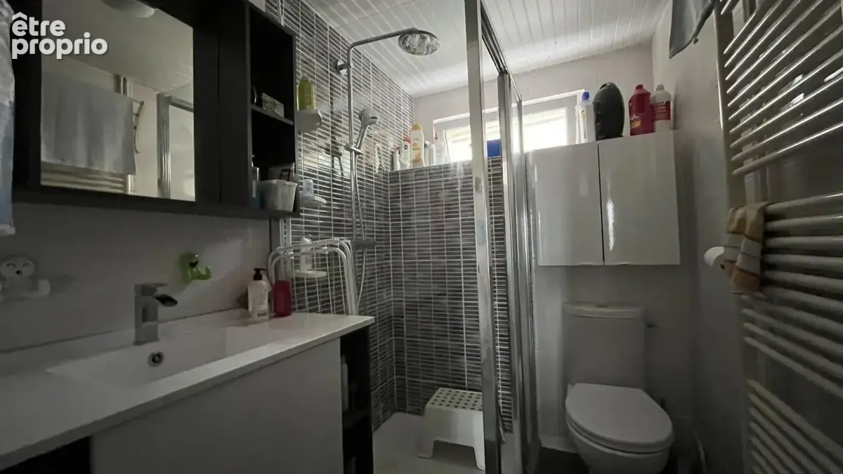 Maison mitoyenne entièrement rénovée ouvrant sur terrain de plain-pied - photo 9