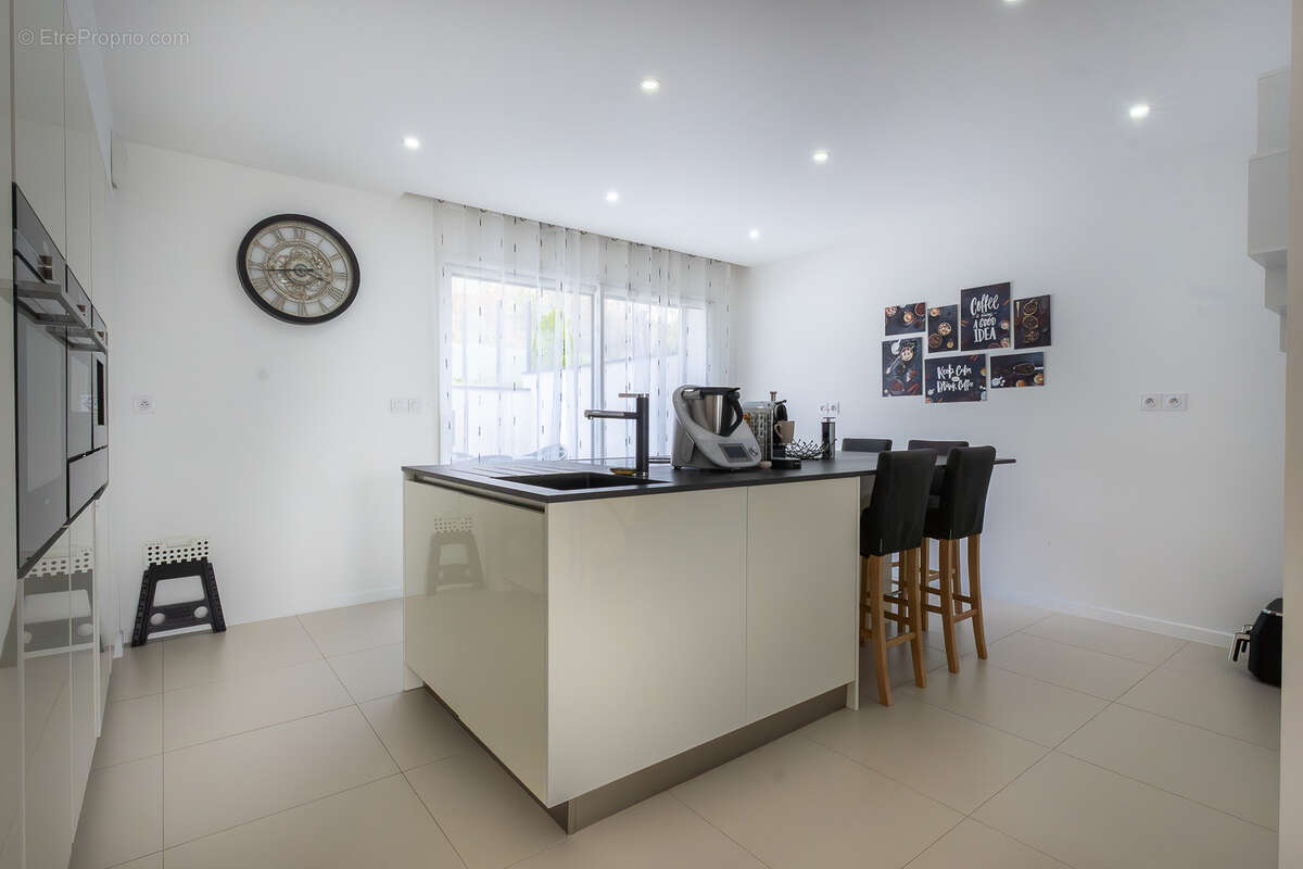 Maison à VETRAZ-MONTHOUX