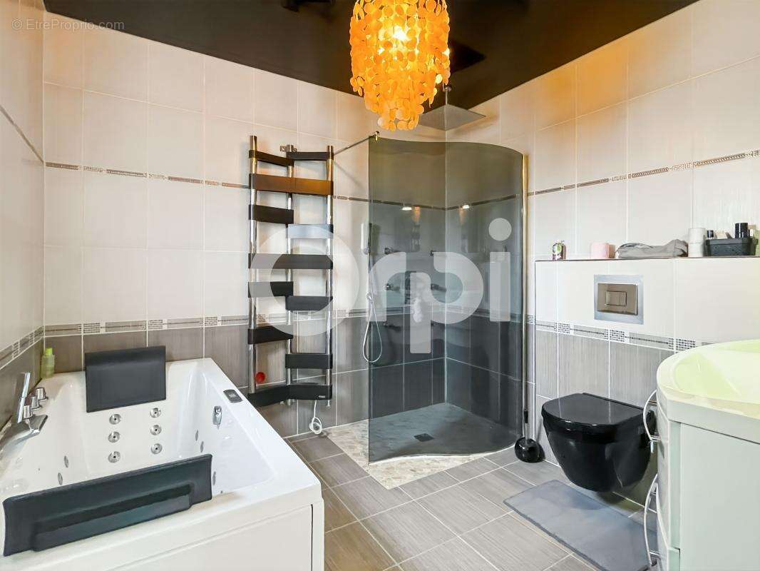 Maison à LA FORET-DU-PARC