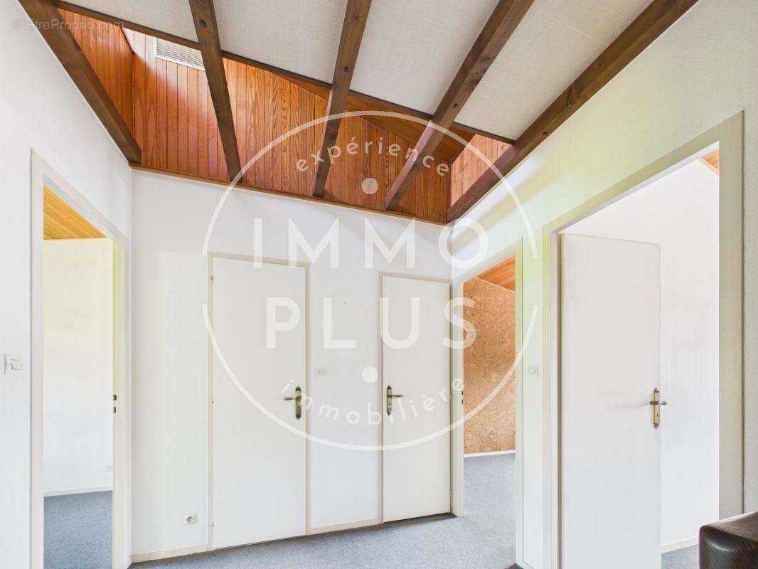 Vente - Maison - 4 pièces + cuisine - 97,02 m² - 680 000 € - - photo 5
