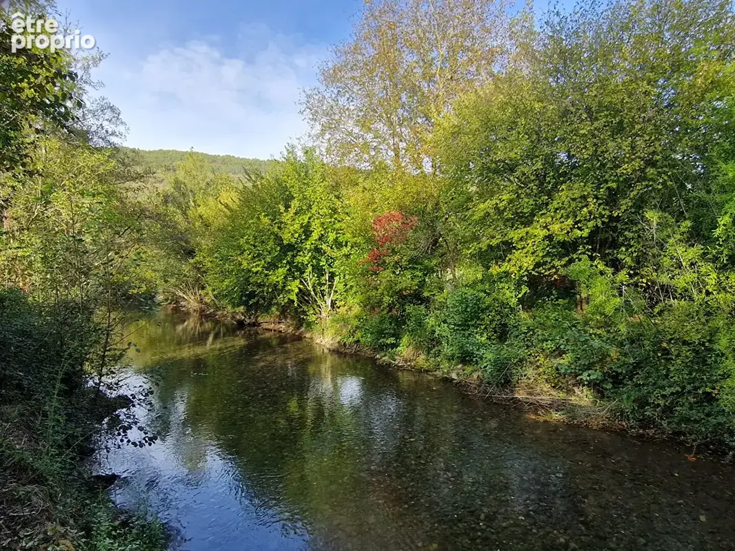 Villa dans village avec commerces , piscine , beau terrain bordé par une rivière - photo 26