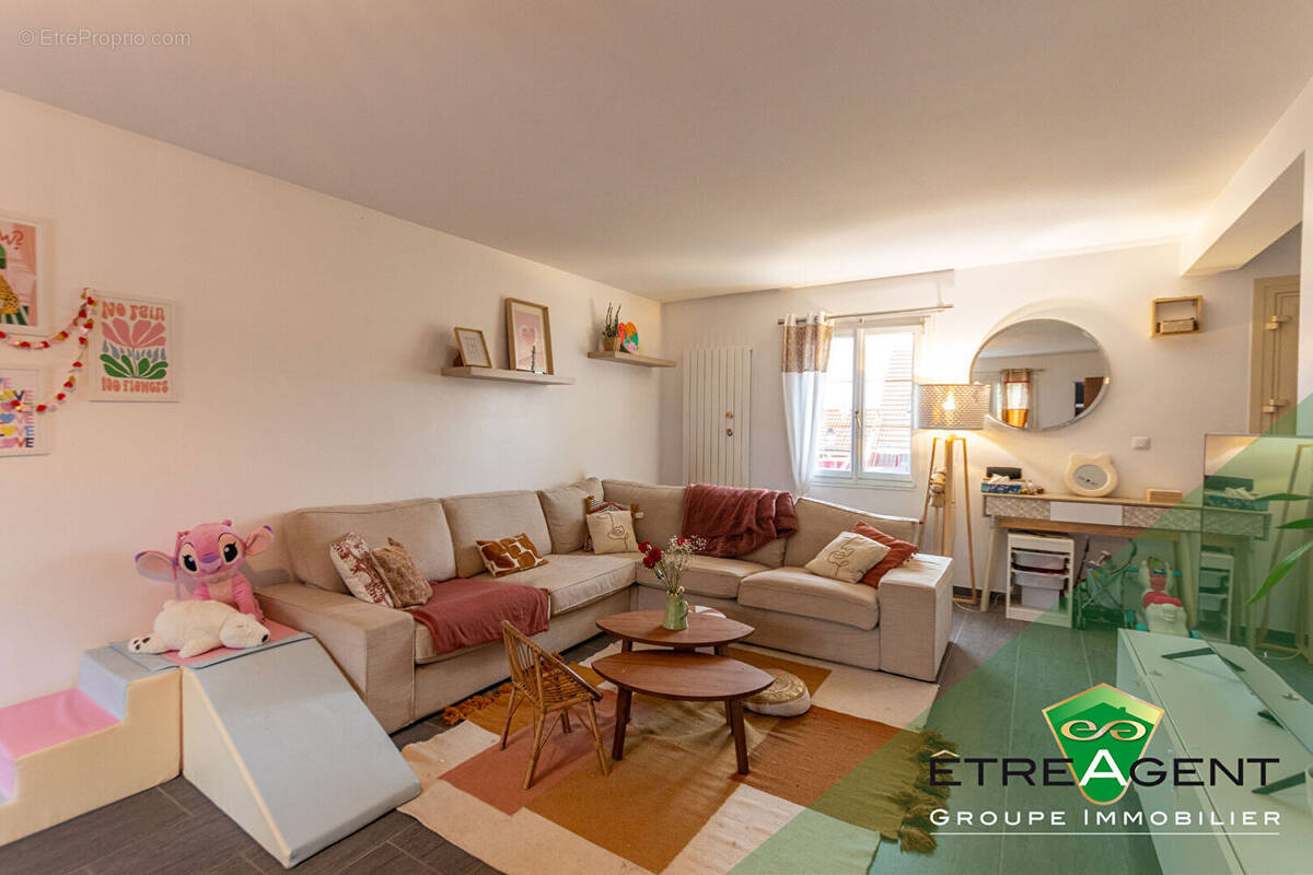 Maison à CHANTELOUP-LES-VIGNES