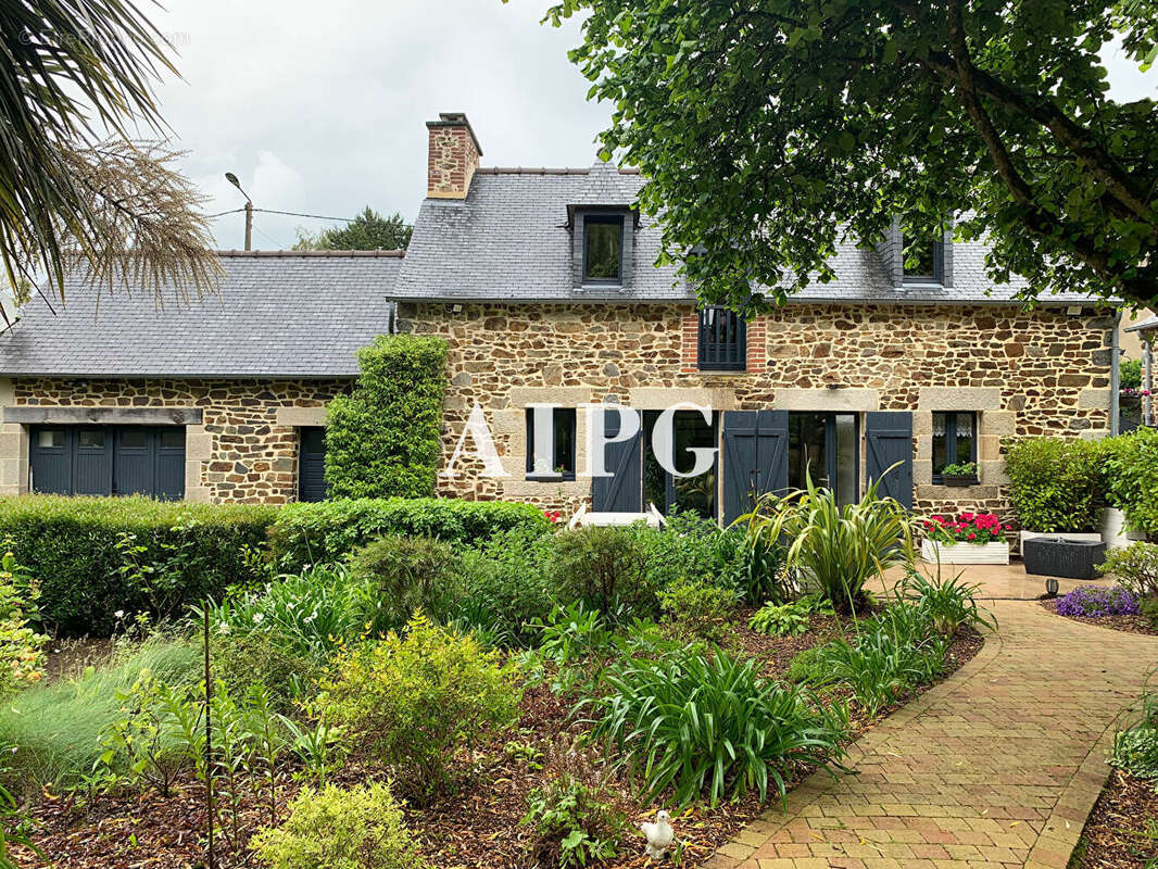 LANTIC, ensemble de deux maisons rénovées à vendre - photo 18