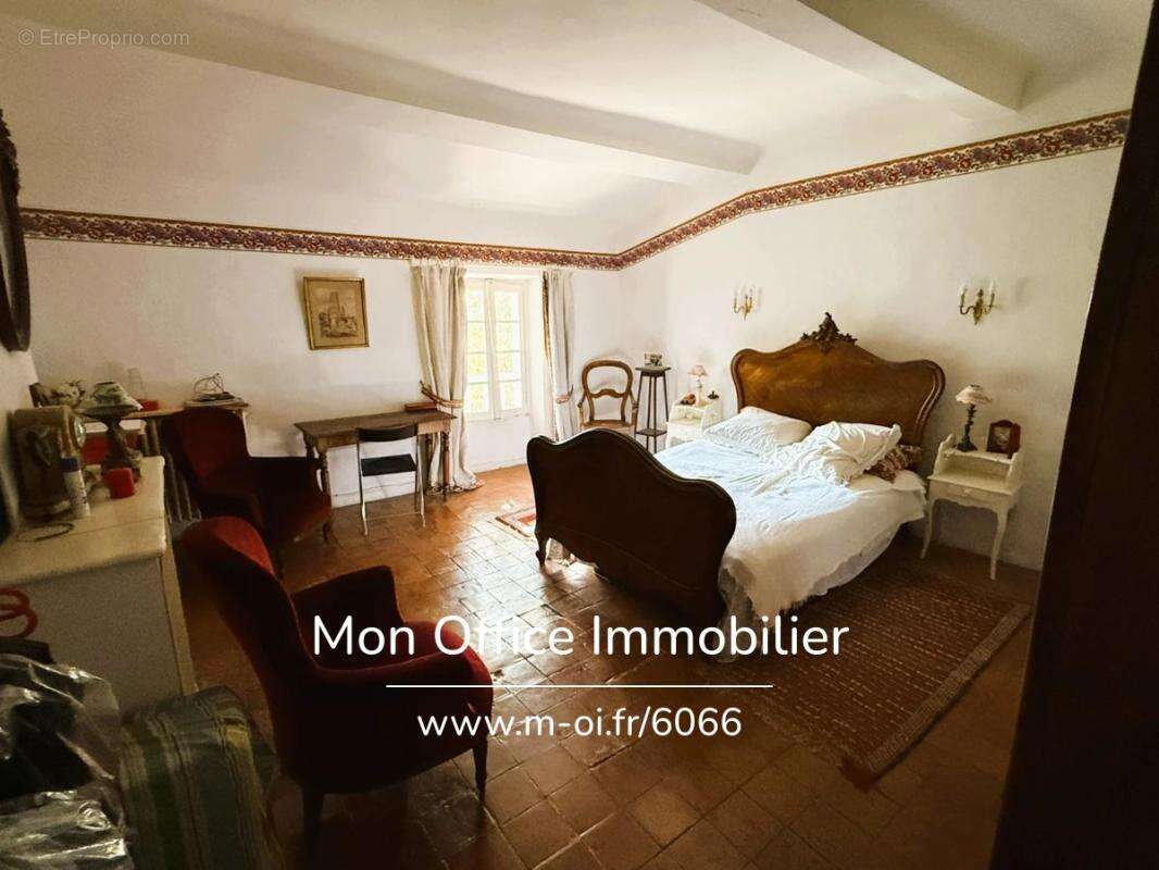 Référence : 6066-ANC - Bastide familiale avec dépendances et grand terrain à pied de La Tour d'Aigues - photo 11