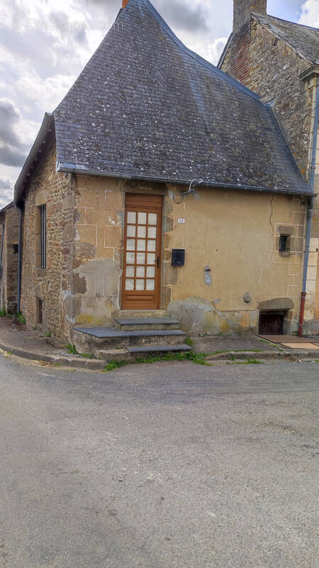 Maison à COURCITE