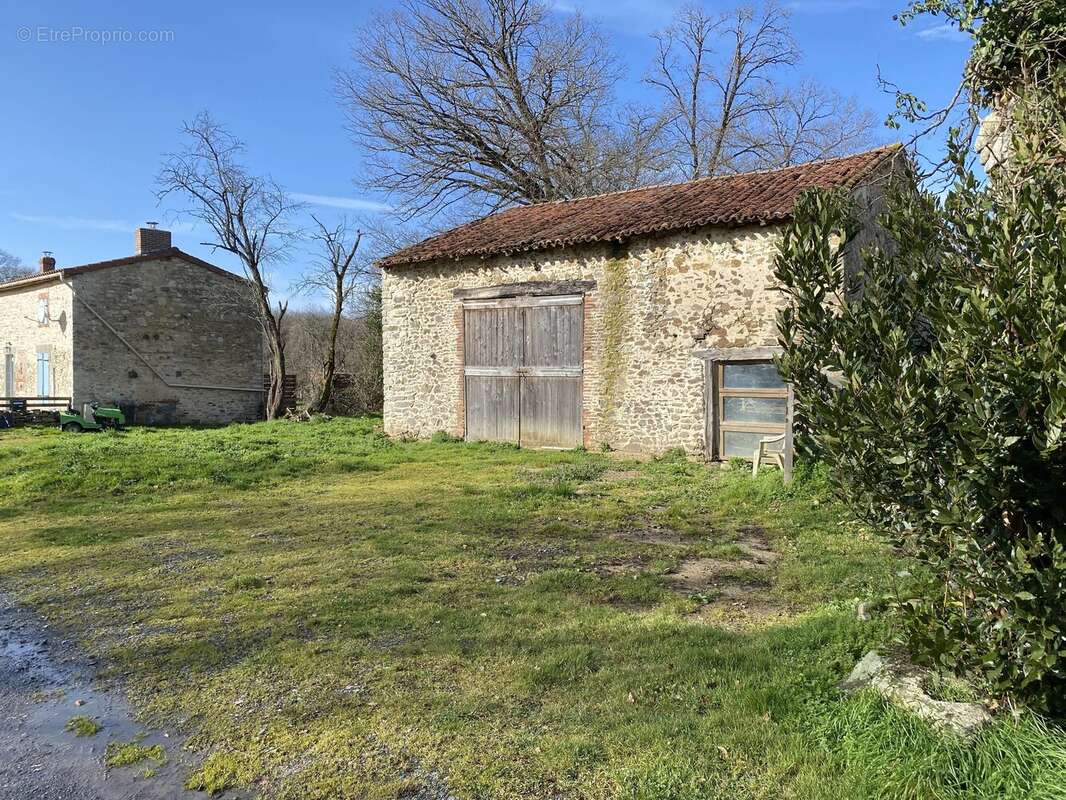 Maison à BUSSIERE-POITEVINE