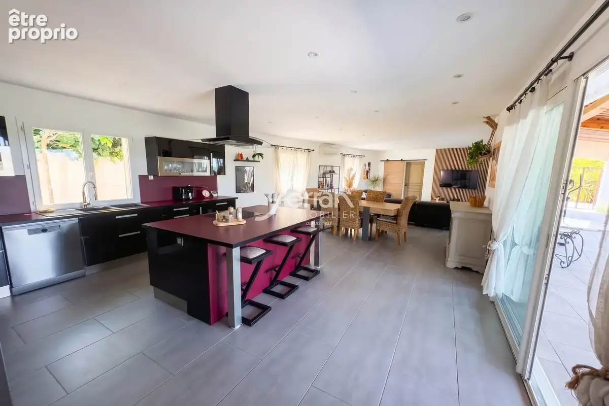 Maison 170 m² à Callas  - photo 8