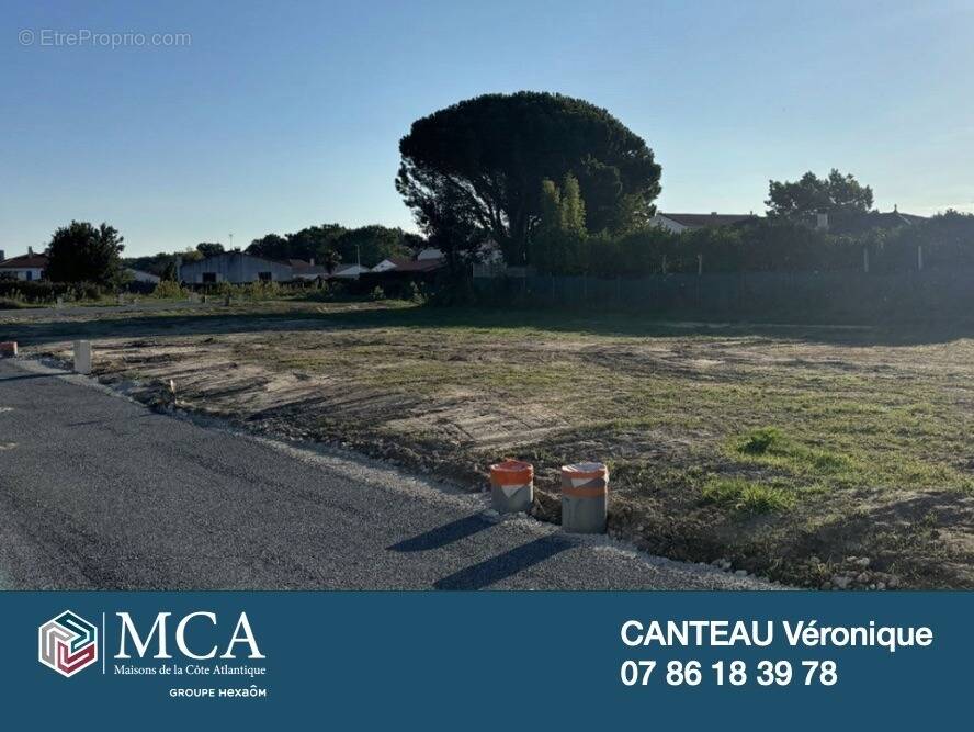 Terrain à VAUX-SUR-MER