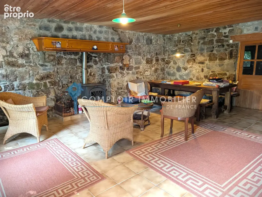 Dépt. 07 - A VENDRE à USCLADES-ET-RIEUTORD - Grande Ferme rénovée de 250 m2 environ - Parcelles 3.466 m2 - photo 27