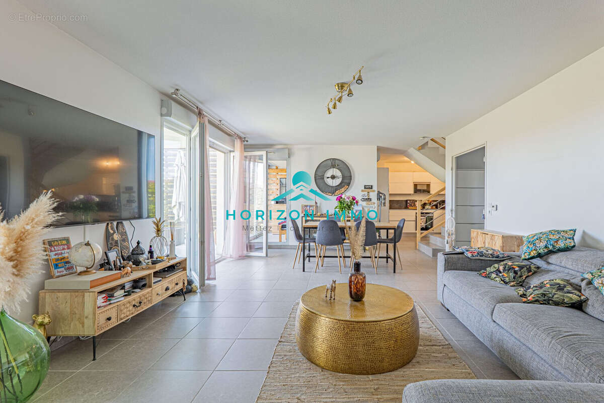 Appartement à SAINT-LAURENT-DU-VAR