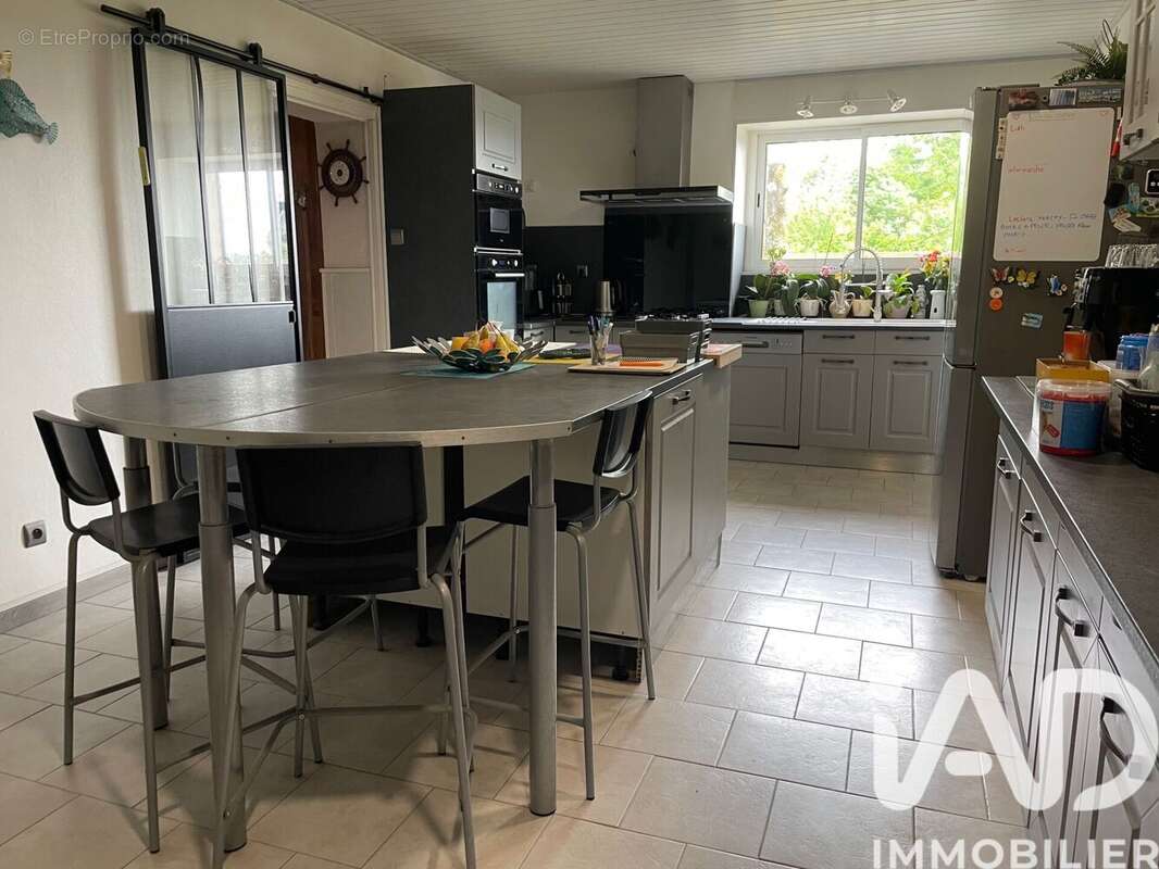 Maison 226 m² à Clam  - photo 2
