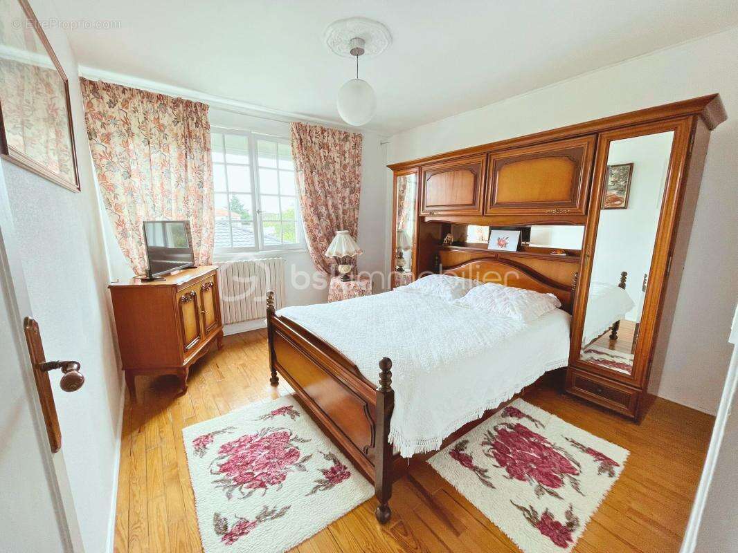 Maison à SAINT-BONNET-DE-MURE