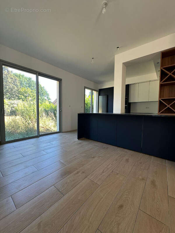 Maison à LE MESNIL-LE-ROI