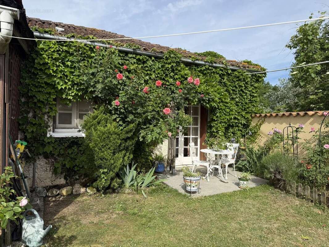 Maison à CHARMANT