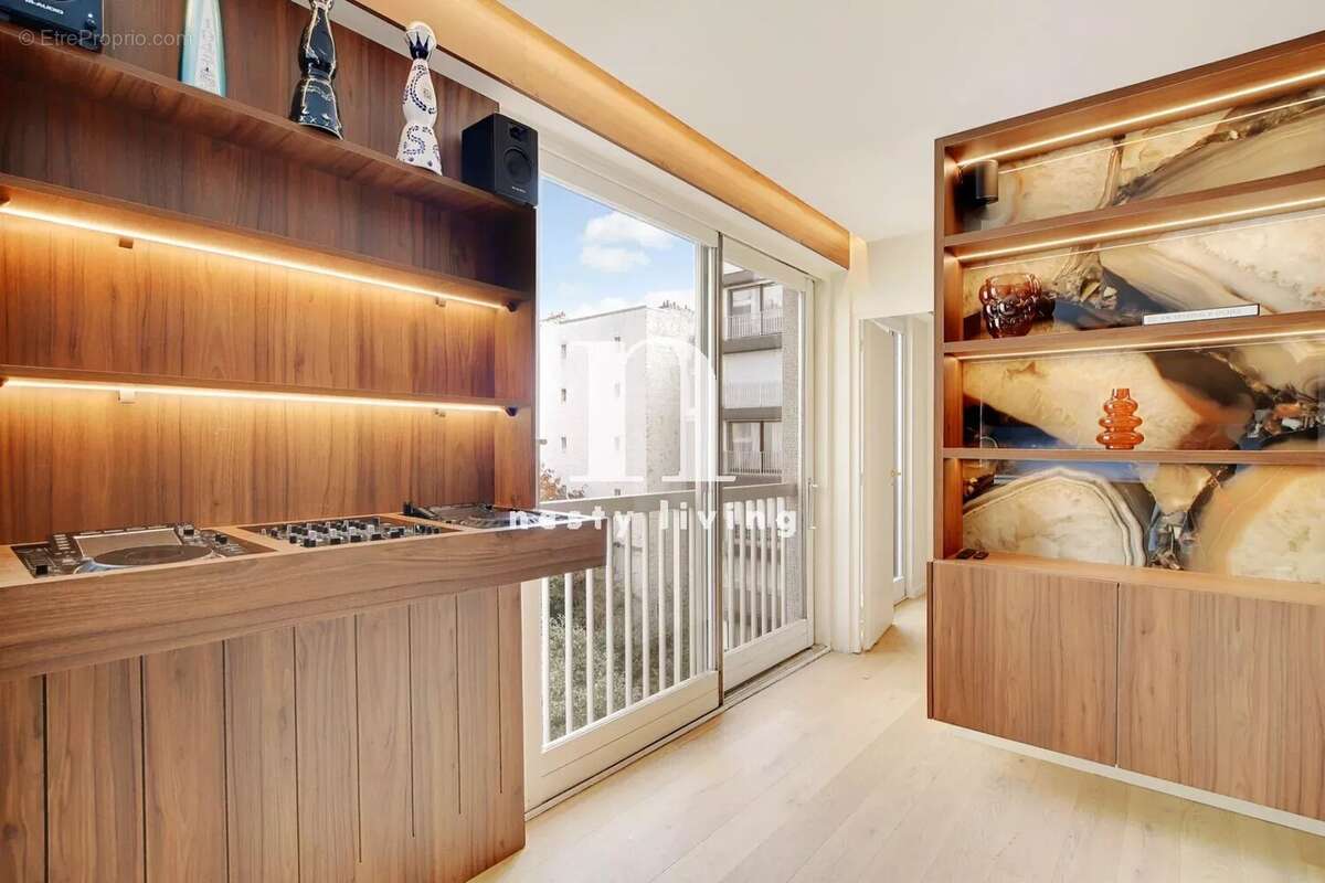 Appartement à PARIS-16E