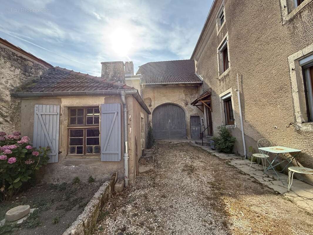 Authentique ferme-bourgeoise de village à Melay – “l’Ibiza du Nord” - photo 32