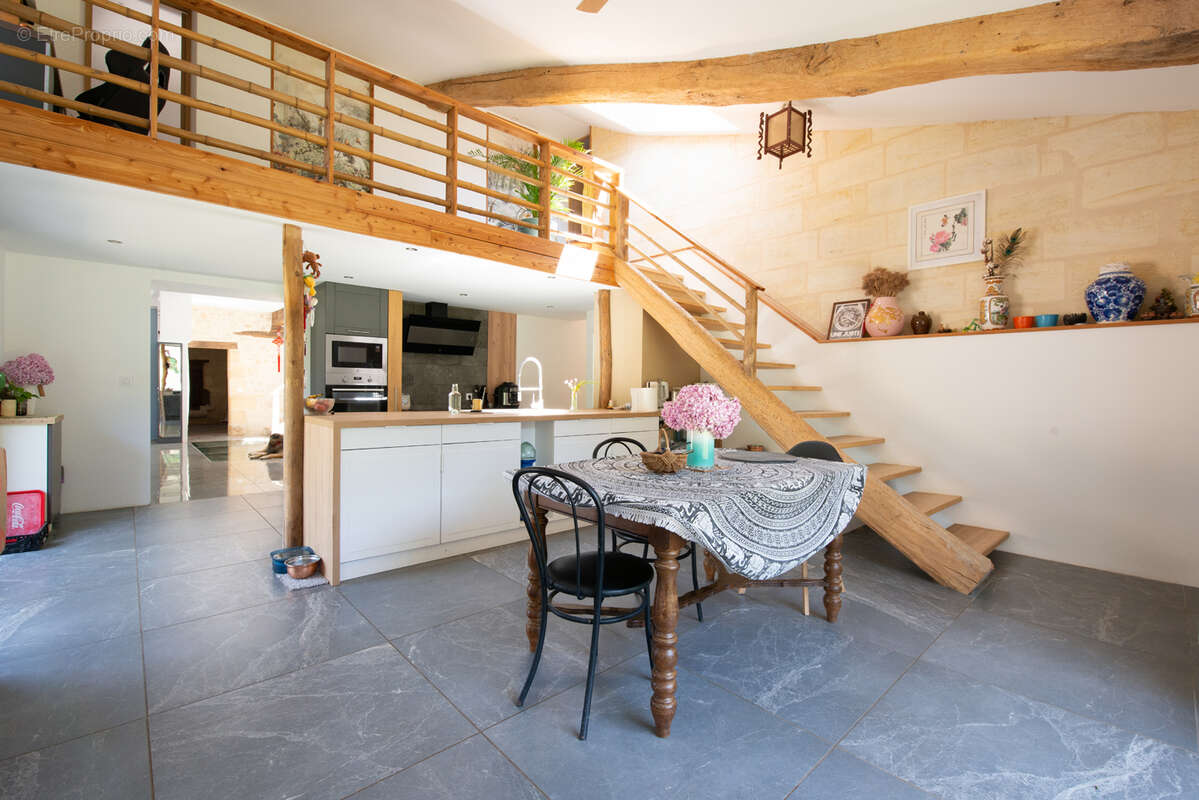 Maison à SAINT-CAPRAIS-DE-BORDEAUX