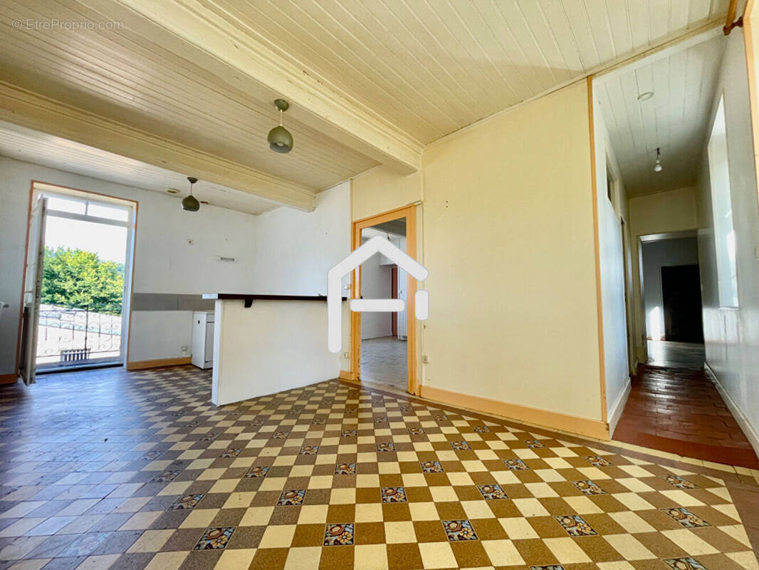 Maison à DUN-LES-PLACES