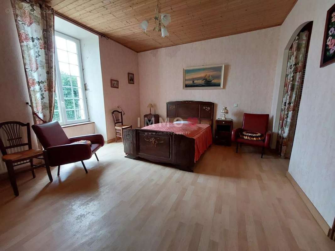 Maison à SAINTE-NEOMAYE