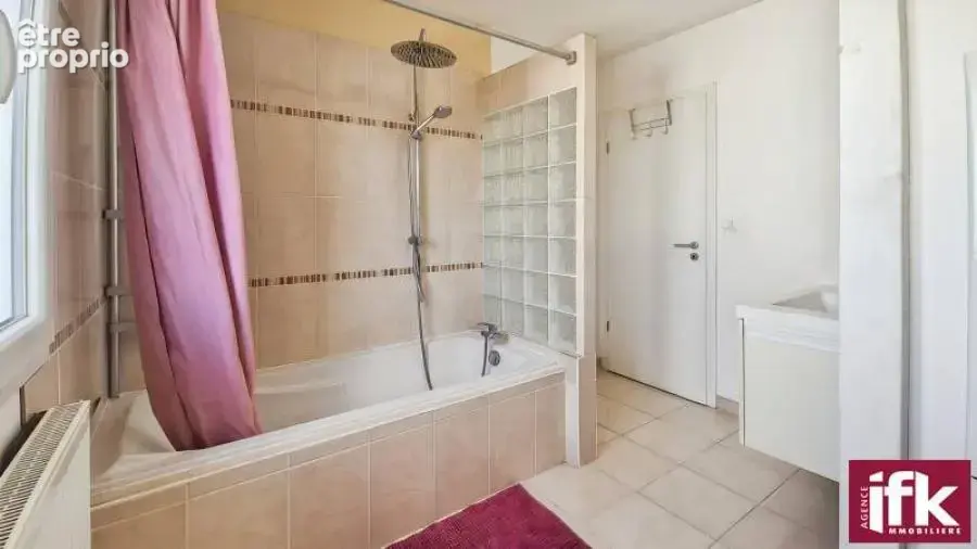 HORBOURG-WIHR : Maison de 114m² avec 4 chambres, jardin et parkings - photo 12