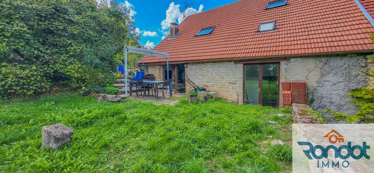 Maison à MONTSAUGEON