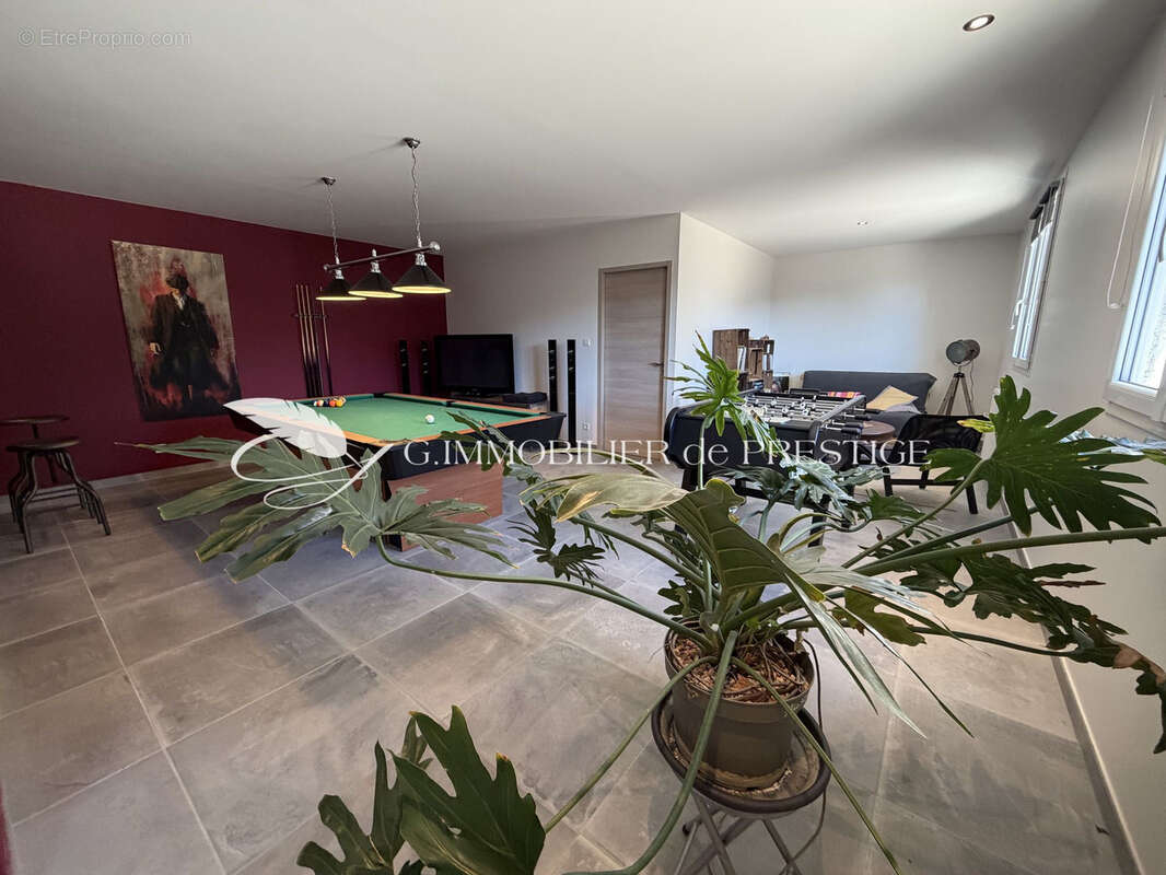 Maison à BEZAUDUN-SUR-BINE