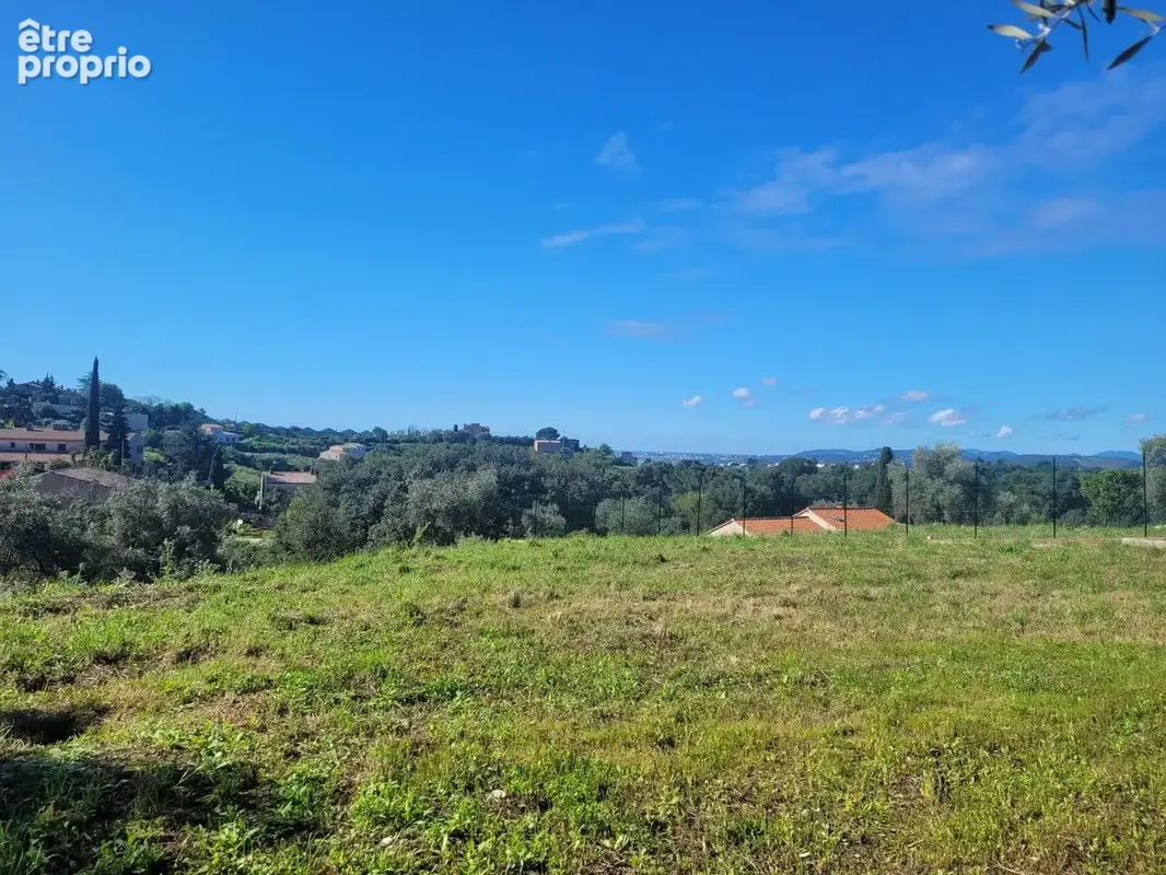 Terrain à bâtir de 2071 m² à SAINT-LAURENT-DU-VAR (06) - photo 2