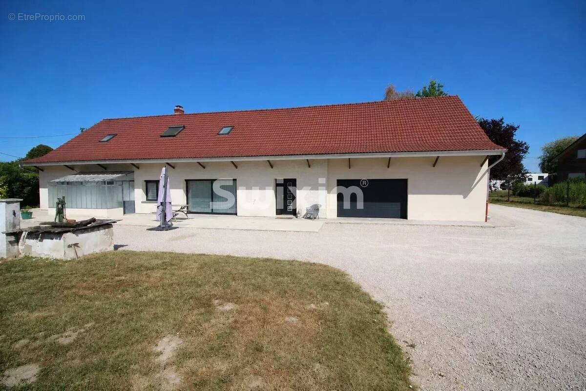 Maison à LE DESCHAUX