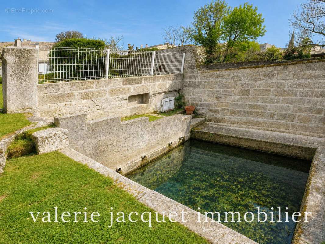 Maison bourgeoise de caractère avec jardin et cave voûtée   Centre de Coutras - photo 2