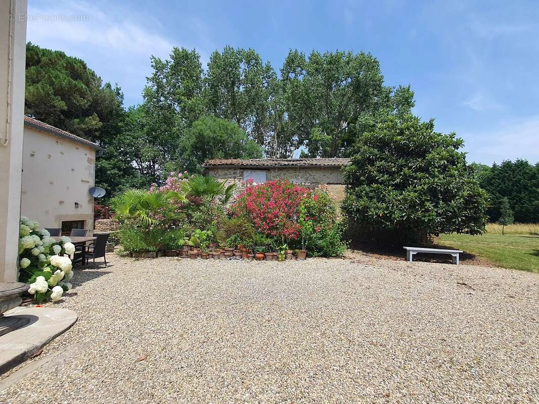 Belle maison de 6/7 chambres avec piscine et petit appartement - photo 20