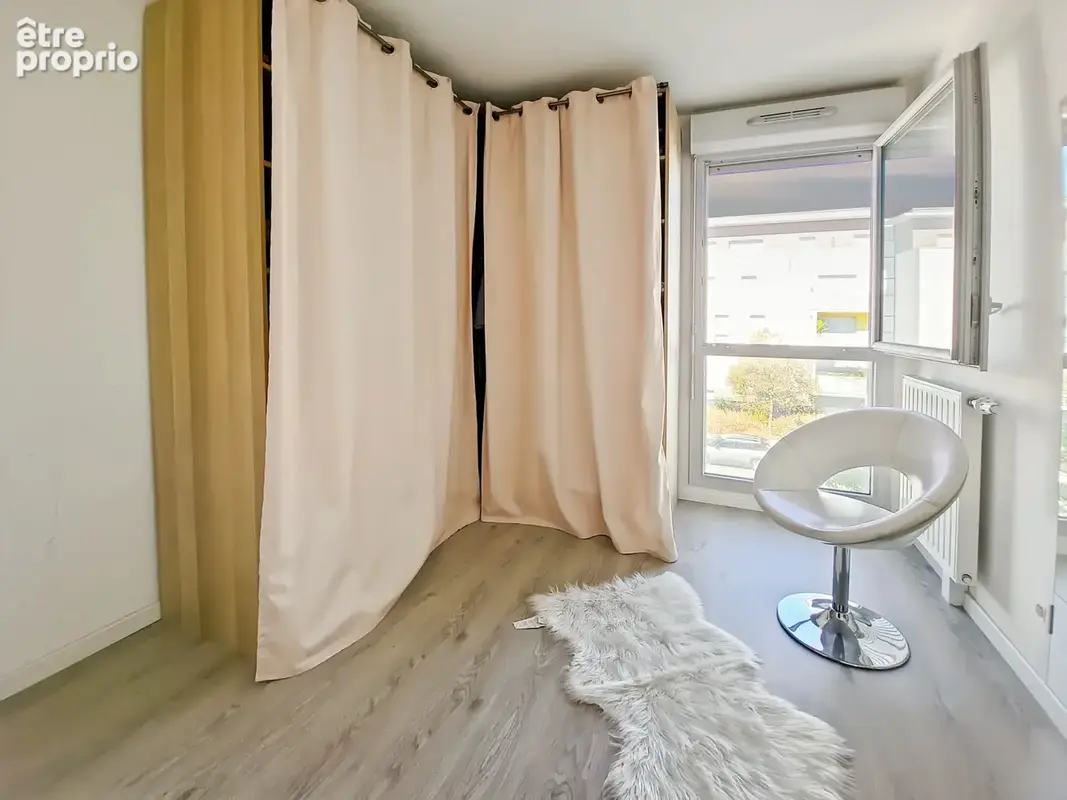 F3 très lumineux / 1 chambre de 14 m2 + dressing ou bureau de 8.24 m2 + balcon de 6.32 m2 + parking - photo 8