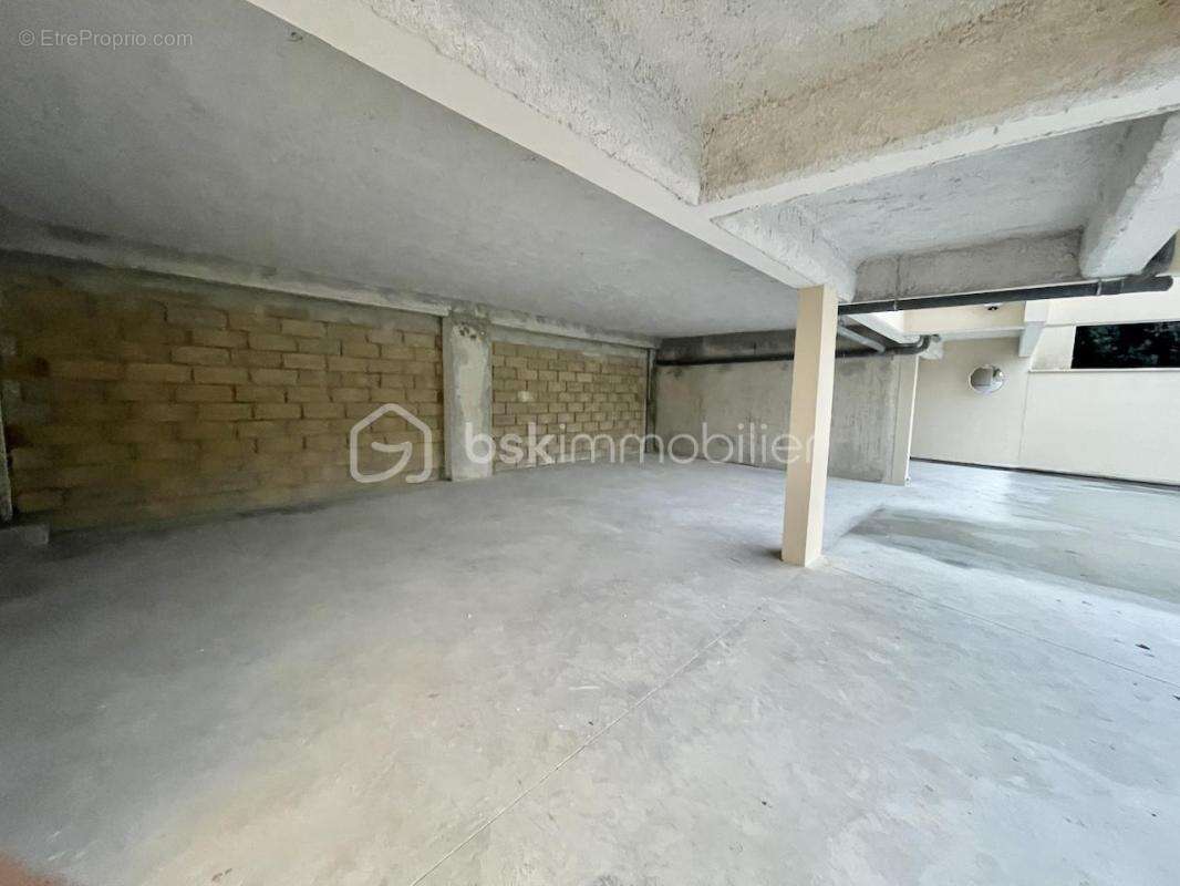 Commerce à SAINTE-GENEVIEVE-DES-BOIS