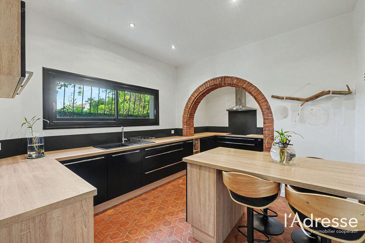 Exclusivité l'Adresse - Maison Toulousaine T5 de 160m² avec Piscine sur un Terrain de 650m² - photo 4