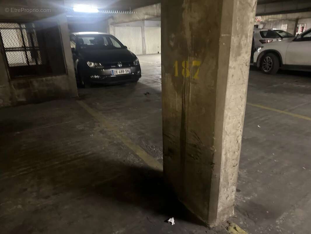 Parking à PARIS-19E