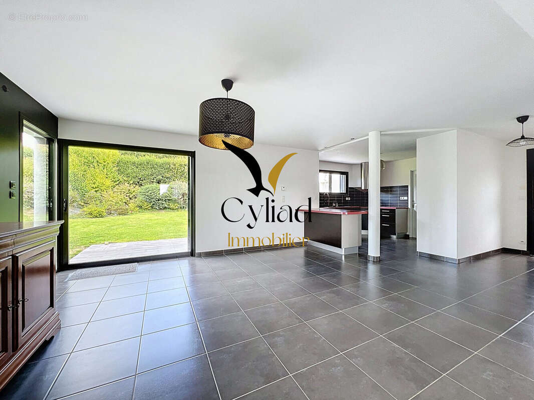 Maison à PLOUER-SUR-RANCE