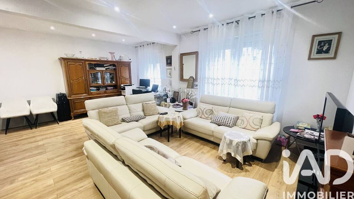 Photo 1 - Maison à MONTROUGE