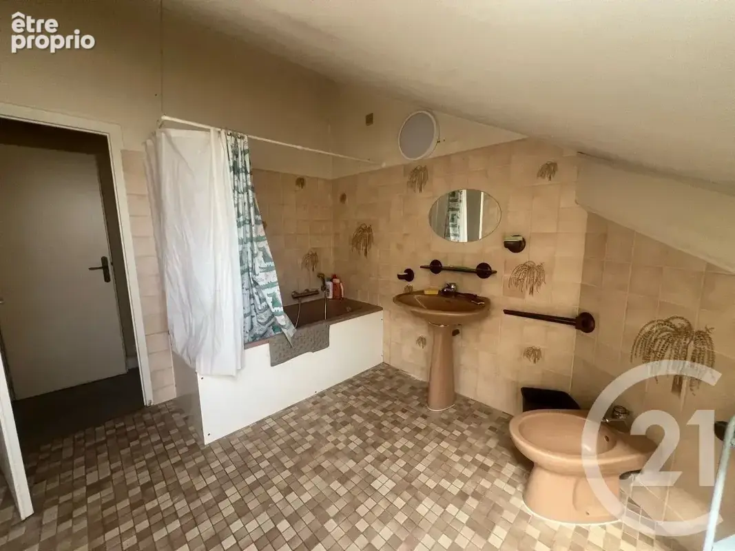 Appartement 6 pièces 138 m² à vendre à Aurillac (15000) - photo 8