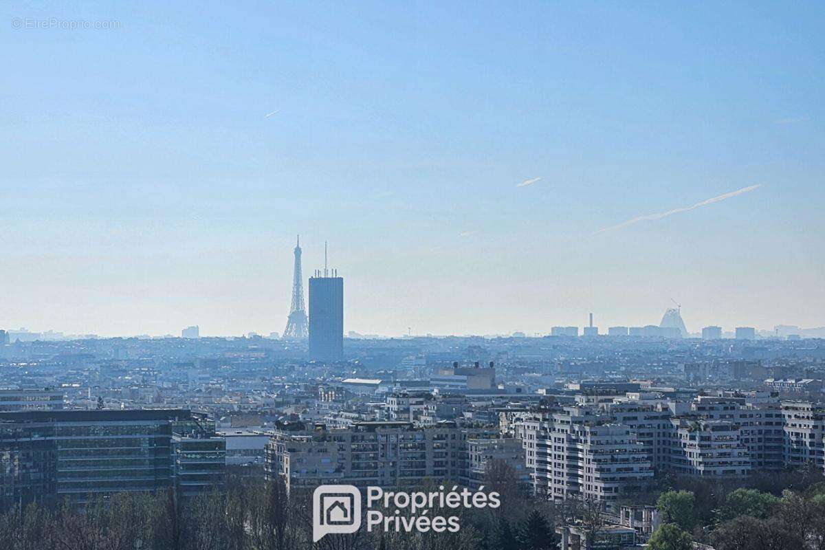 Appartement à COURBEVOIE