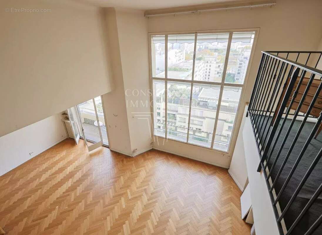 Appartement à PARIS-16E