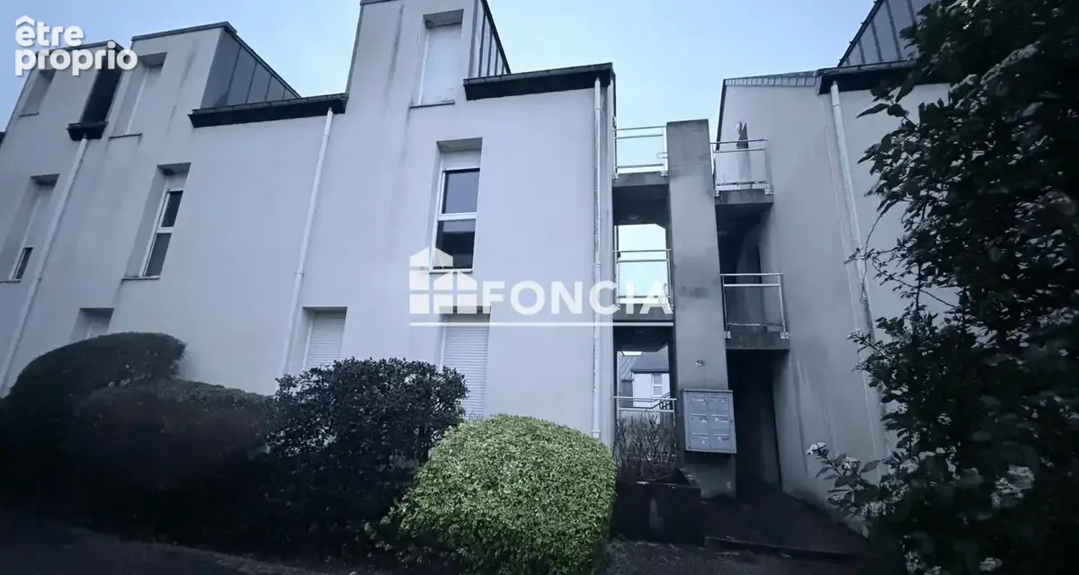 SURZUR - Appartement T2 avec balcon et parking privé sécurisé - photo 5