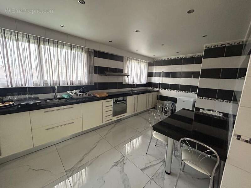 Maison à LES PAVILLONS-SOUS-BOIS