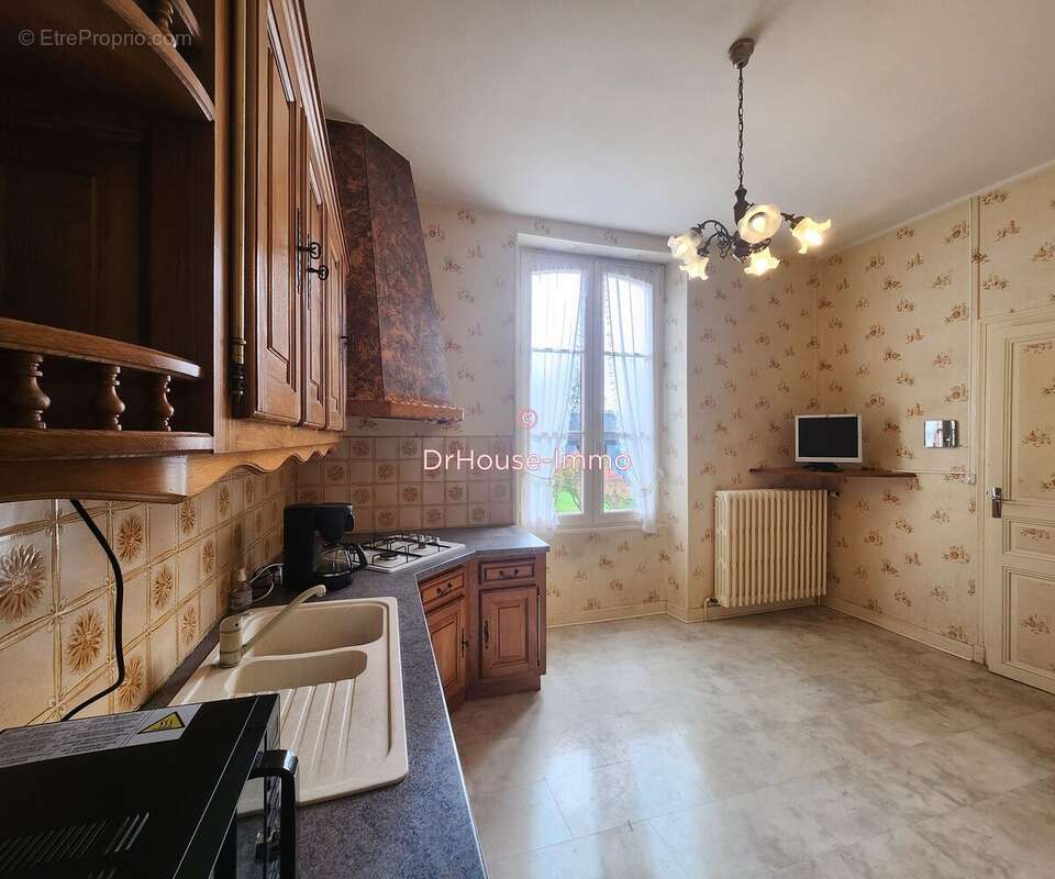Maison à MONTBIZOT