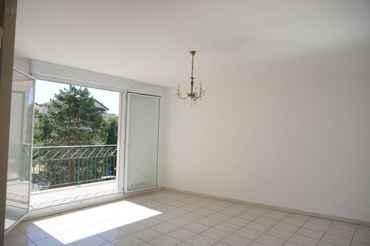 Craponne calme t2 proche centre, commerces et transports. - photo 3