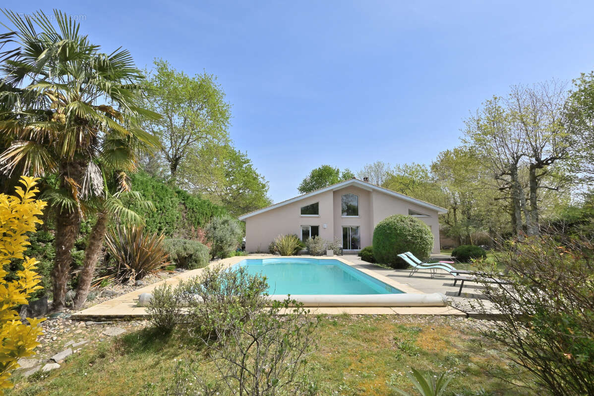 Maison à SAINT-JEAN-D'ILLAC