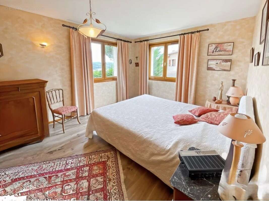 Maison à SAINT-GENEST-LERPT