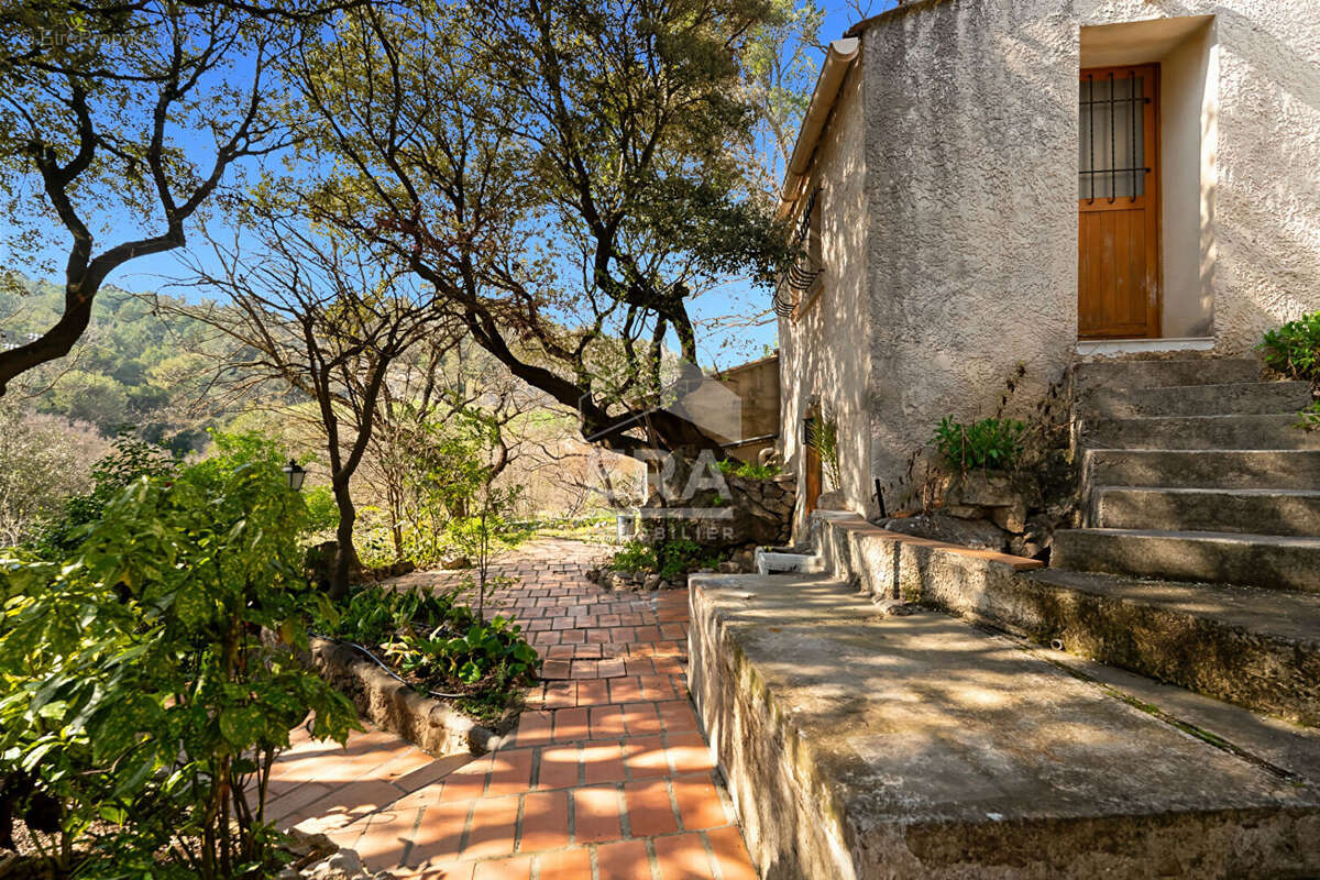 Maison à SIMIANE-COLLONGUE